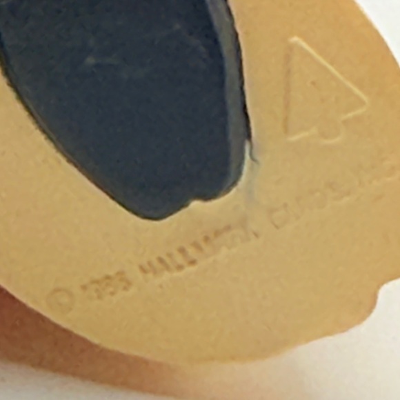 Hallmark Mr. & Mrs. Claus First in Series of Ten Merry Mistletoe Time Dated 1986 - Picture 7 of 10